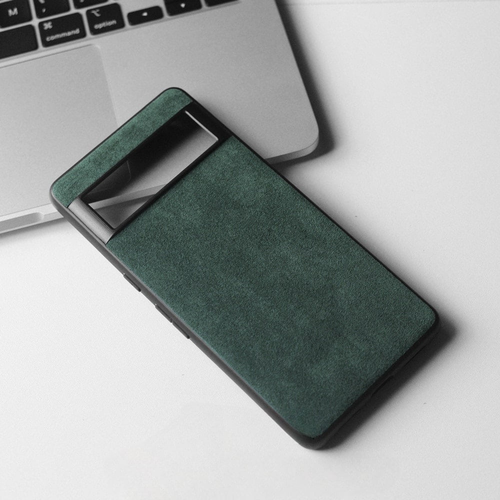 fitBAG Classic Marrone per Xiaomi Redmi Note 13 PRO Alcantara Custodia per Cellulare con Imbottitura in Microfibra | Accessorio con Funzione di Pulizia | Made in Germany